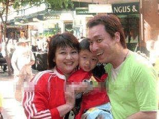 她曾是新加坡当红花旦,巅峰时却因病退圈,身材走样丈夫不曾离弃